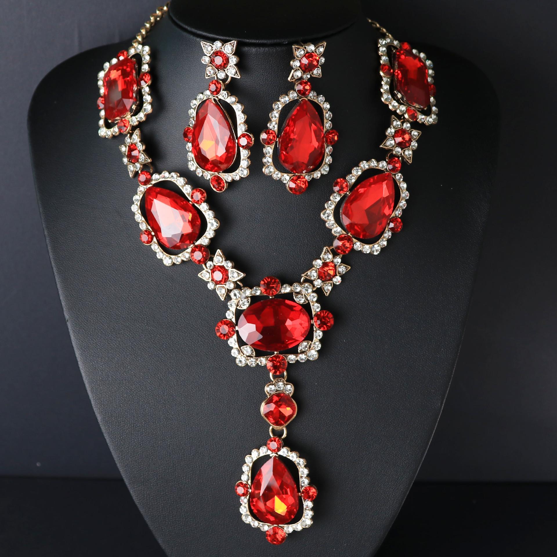 

Комплект из ожерелья и серег, комплект из 2 предметов из сплава Court Temperament с кристаллами в стиле ретро красный