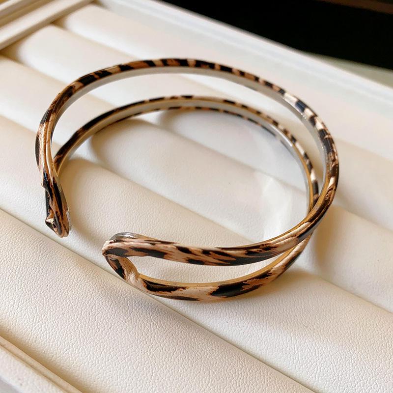 Gold-Plated Textured Open Bangle: Korean Style, High-End Cold Aesthetic
