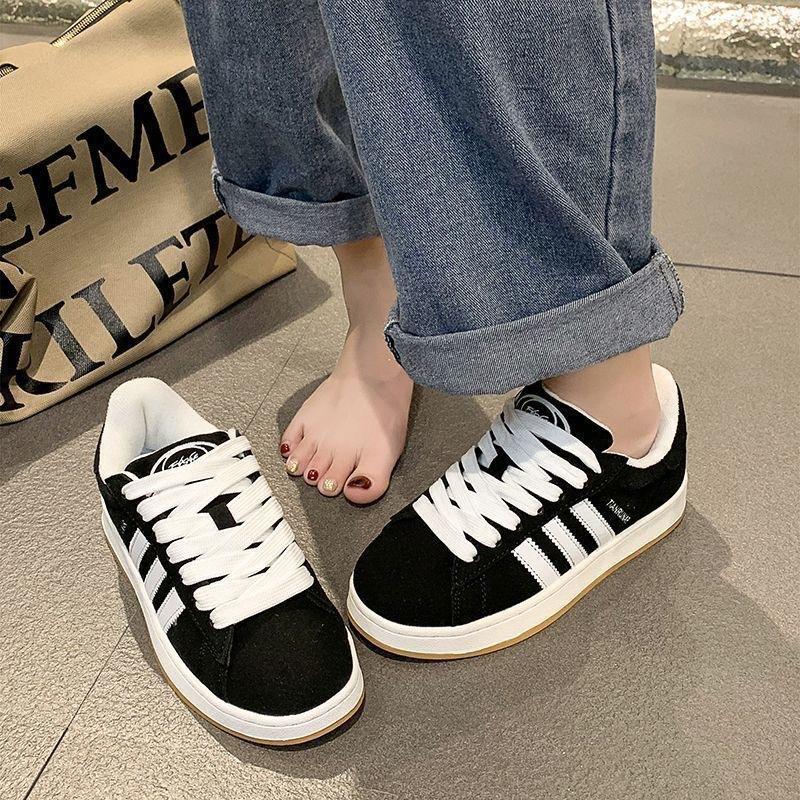 Support Foreign Trade Sports Board Shoes Women's Autumn 2025 New Thick-soled Versatile Couple White Shoes Flat Bottom