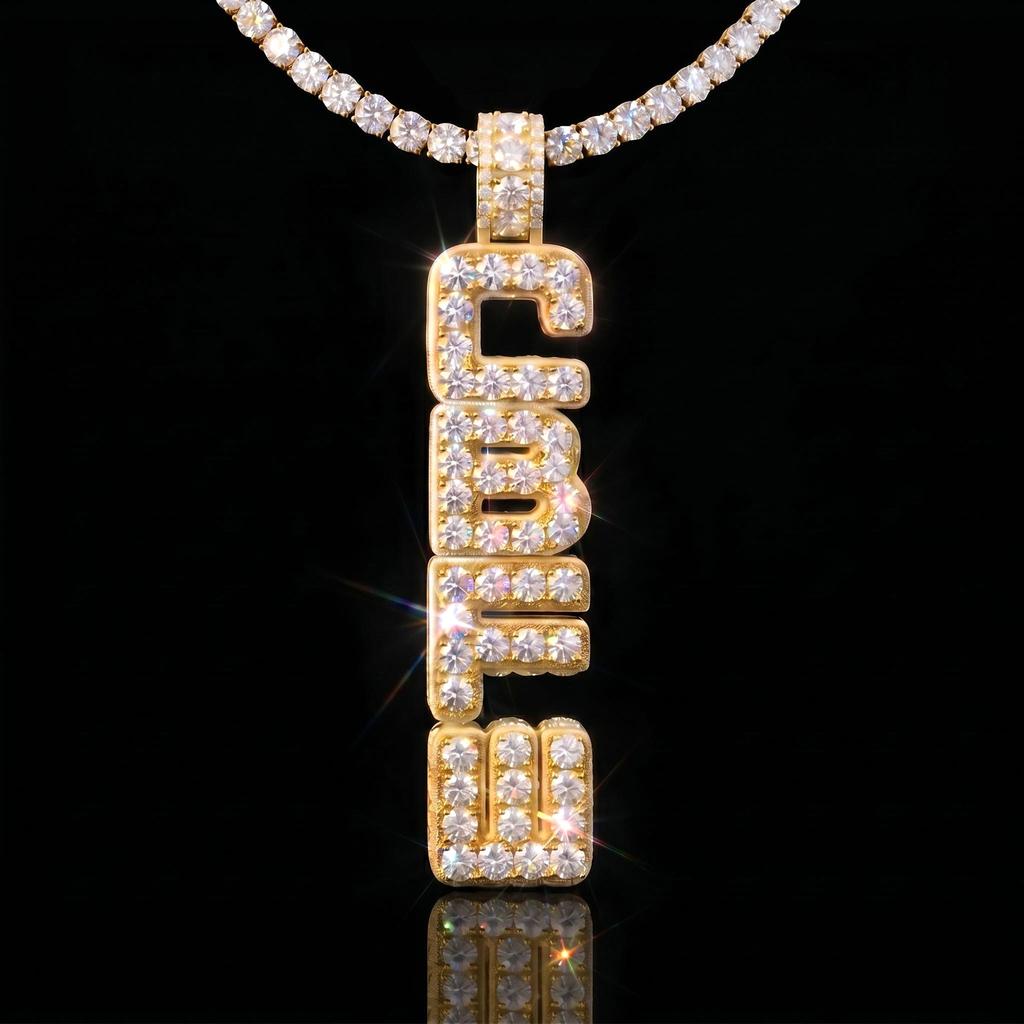 Collana Pendente Nome Verticale Lettere a Doppio Strato Iced Out Personalizzata Argento Sterling 925 Carattere Pennellato Lettera Pendente Moissanite VVS