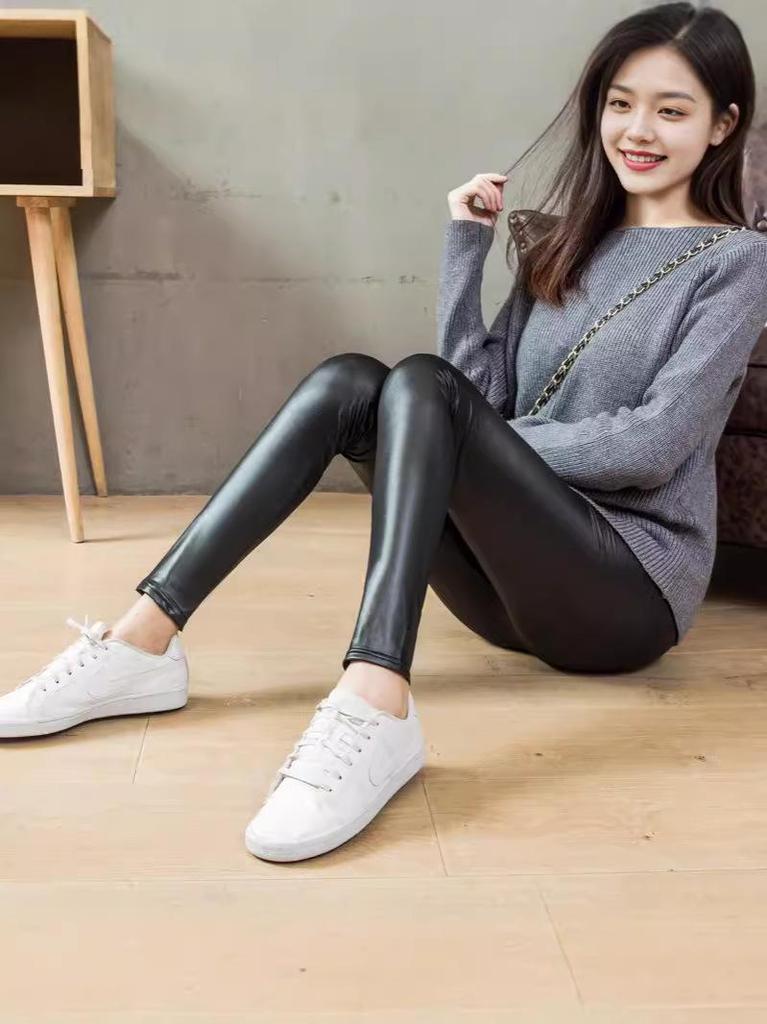 2024 Women's Stretch Faux Leather Pants: Thickened, Elastic Waist, Velvet Lined, Gusseted Leggings