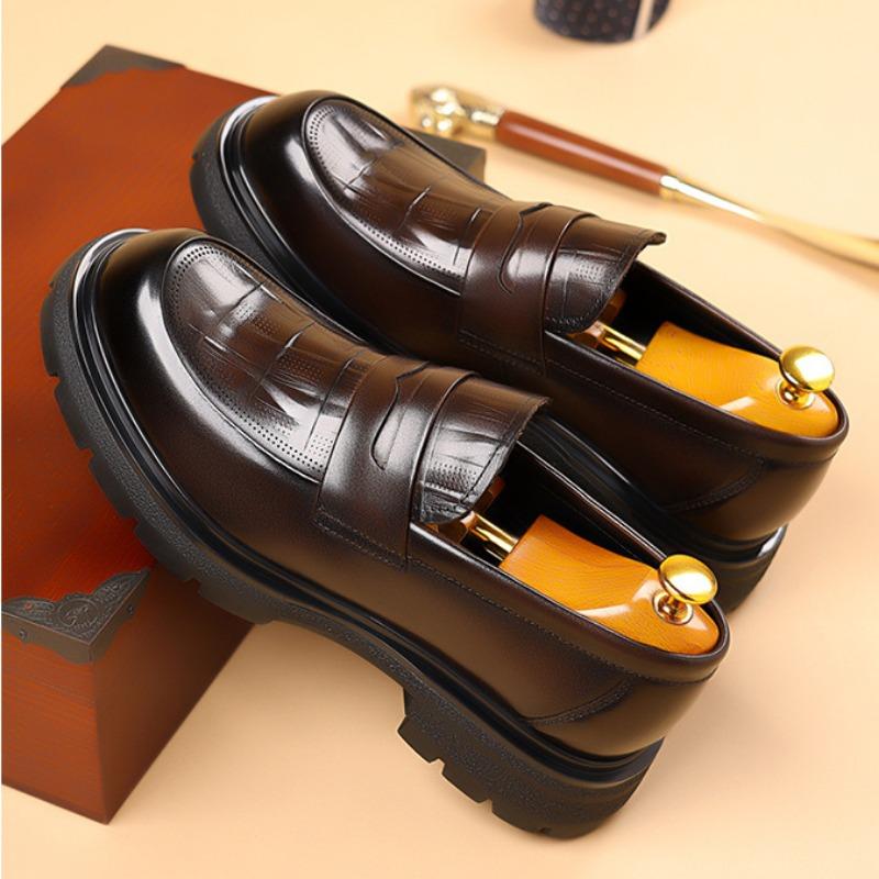 Modische Britische Echtleder Kleiderschuhe für Herren Mode Weichsohlige Lässige Plateau Herren Hochzeitsschuhe Designer Schwarze Slipper Männlich