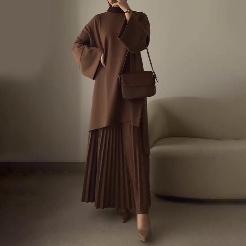 2025 Autumn Retro Women's Casual Set: Round Neck Loose Top & Half-Length Skirt