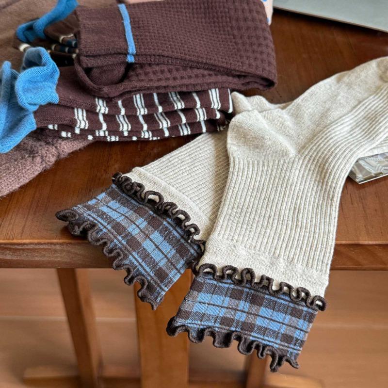 Female Autumn New Style Retro Assorted Stripes In The Tube Pile Socks