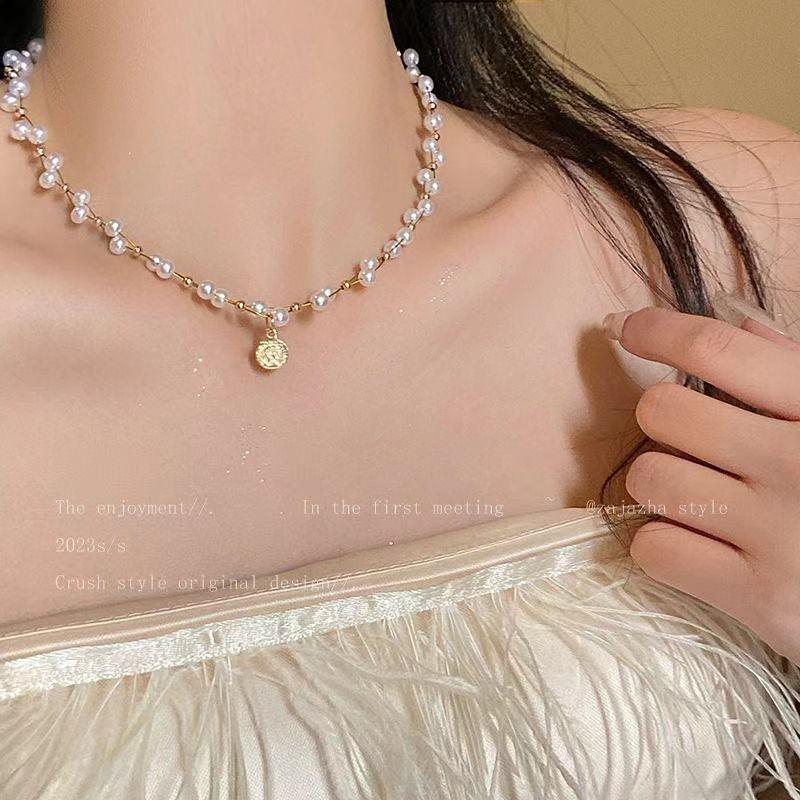 Pearl neck chain necklace women's 2026 new niche design accessories high-end choker collarbone chain