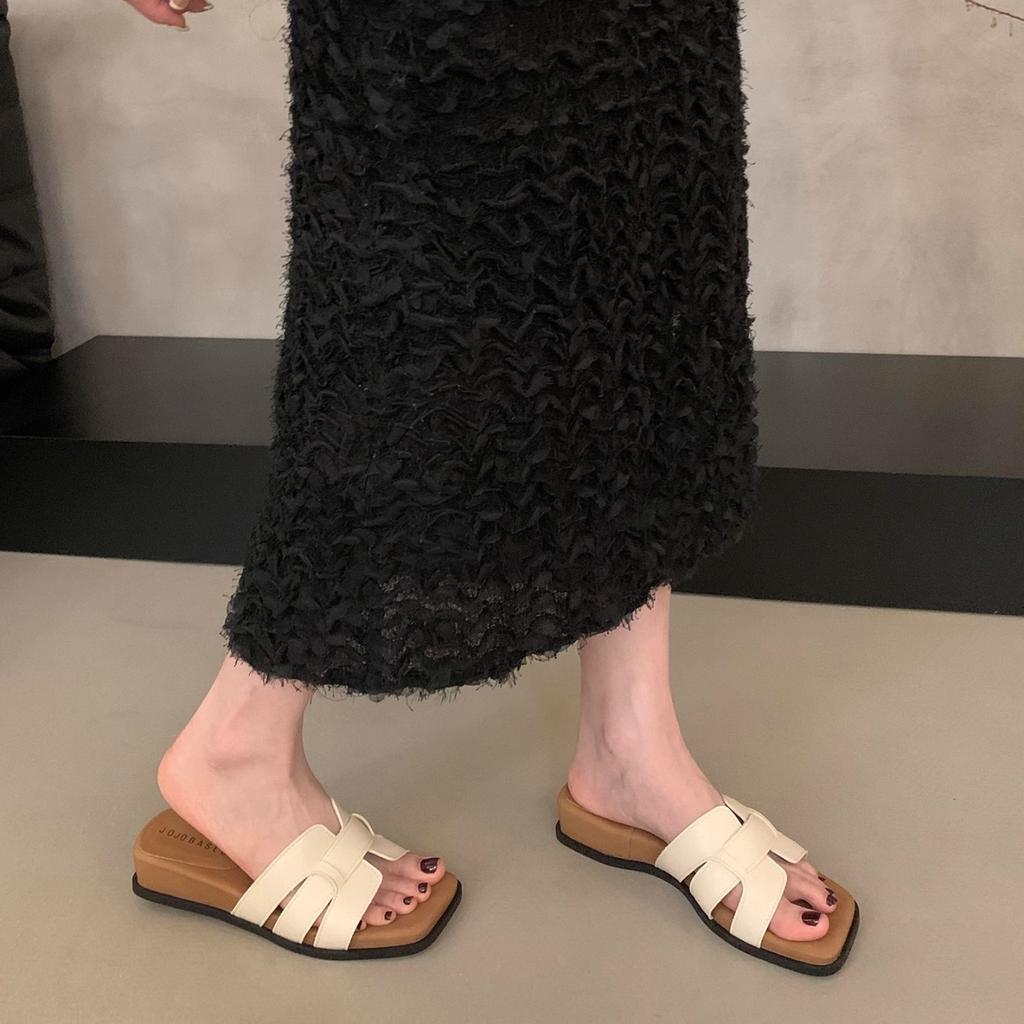 French flat bottom Internet celebrity square head versatile one-word drag girl 2025 new summer foreign style fairy woven outer wear cool slippers