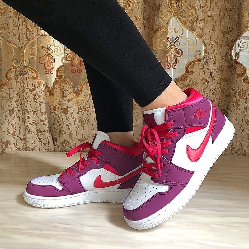 Jordan Air Jordan 1 Mid top Basketball Shoes White Purple Unisex 555112-661
