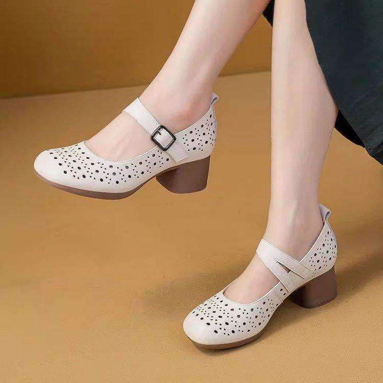 Soft-soled hollow-hole shoes Comfortable middle-heeled sandals Summer new soft leather thick-heeled shallow mouth Mary Jane