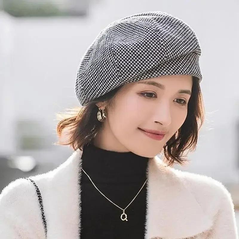 

1 Pcs Internet Celebrity Versatile Thousand Bird Grid Beret Korean Edition Female Trendy British Bud Painter Hat Winter чорний