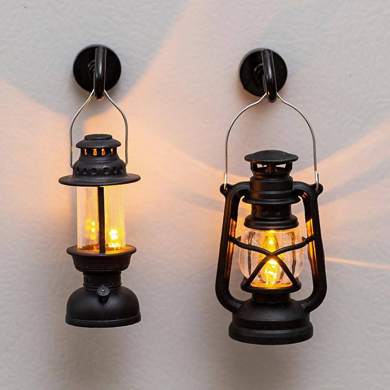 Mini Retro Petroleumlampe Kühlschrankaufkleber Hängendes Stück Leuchtende Dekoration Nachtlicht Puppenhaus Ornamente