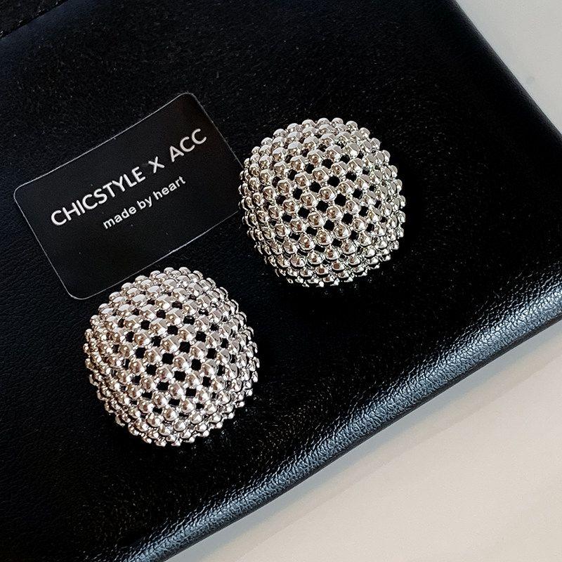 S925 Silver Needle European and American Style Metal Woven Hollow Ball Earrings, Stylish and Trendy Earrings for Women, Light Luxury and Fashionable Silver