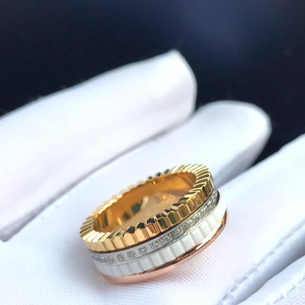 Pierścionek z zębatką w kształcie kostki lodu z diamentami inspirowany szczęściem V Gold dla par - uniseks i stylowy