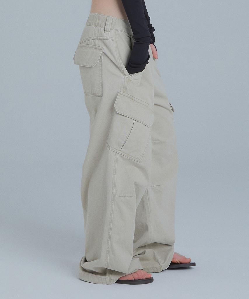 Peulaentigseobiseu Wide Cargo Utility Pants - Beige