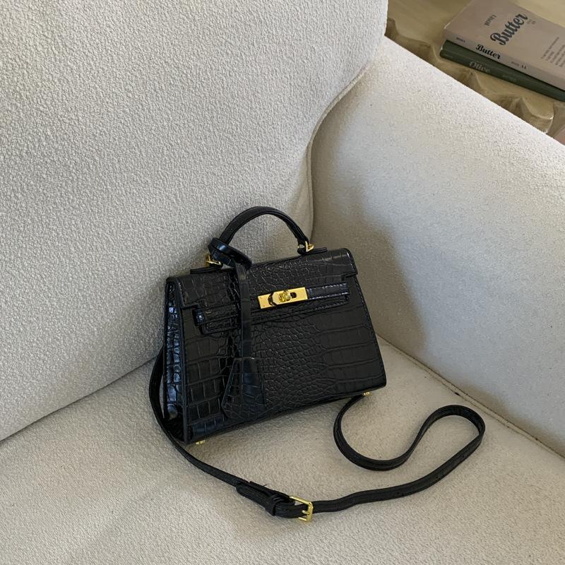 Hand-held small bag women's versatile 2025 new autumn and winter fashion texture cross-body small bag high-end shoulder bag