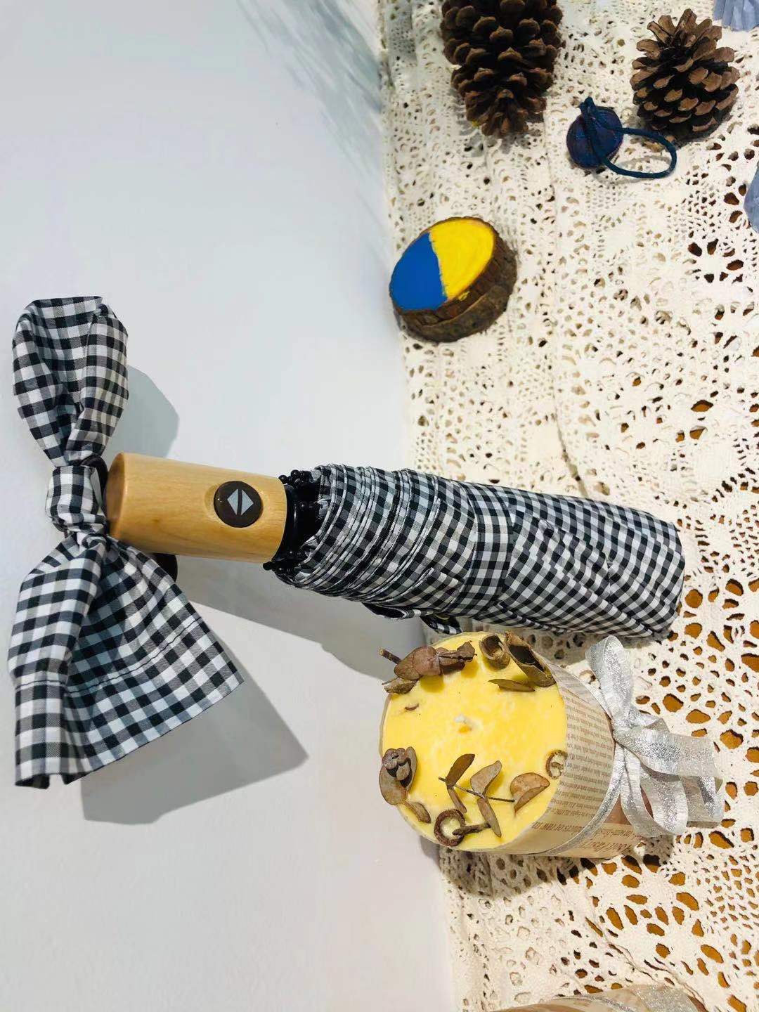 

Маленький свежий трехсекционный автоматический виниловый зонт от солнца с защитой от УФ-лучей, персонализированный креативный зонтик