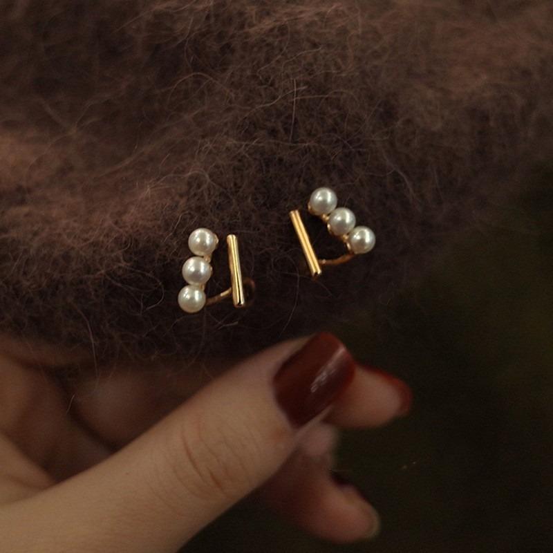 Pearl Earrings Women's High-end Earrings Ear Jewelry High-end Stud Earrings Niche Design Light Luxury