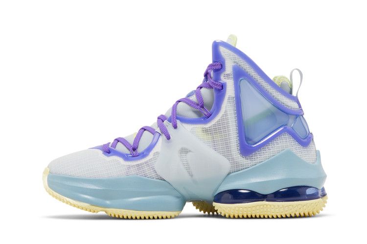 Nike LeBron 19 GS 'Easter'