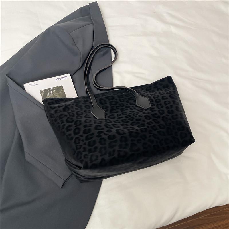 Leopard print bag women's large-capacity new seasonal versatile shoulder bag casual commuter tote bag