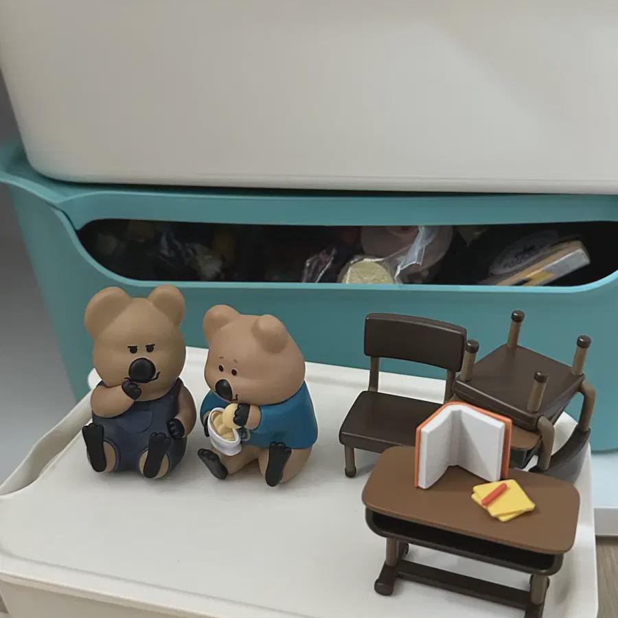 

Dinotang School Figure Set