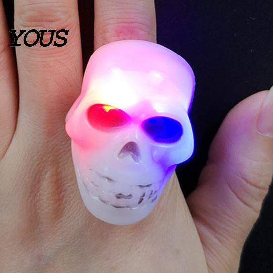 Bague sur le thème d'Halloween Anneaux LED, Anneaux de Doigt Lumineux Jouet pour Enfants Adultes, Décoration de Fête Effrayante Citrouille Fantôme Globule Oculaire Cadeaux Lumineux Friandises