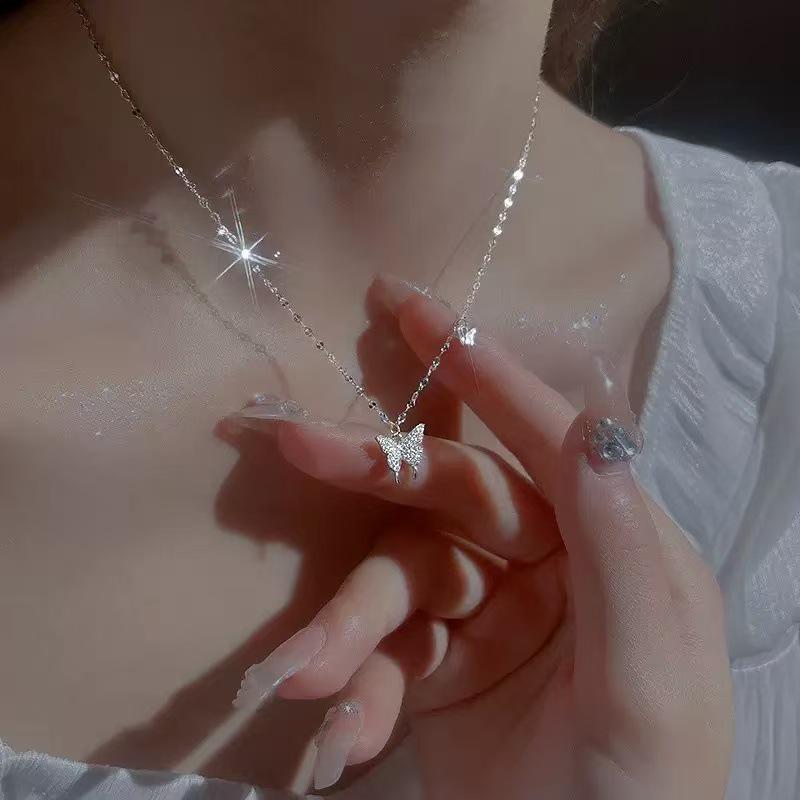 Diamond Butterfly Necklace - Elegant Women's Animal Design Clavicle Chain, Perfect Valentine's Day Gift Pendant