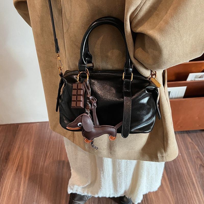Autumn and winter retro handbag bag women's 2025 new trendy bowling bag simple shoulder crossbody pillow bag