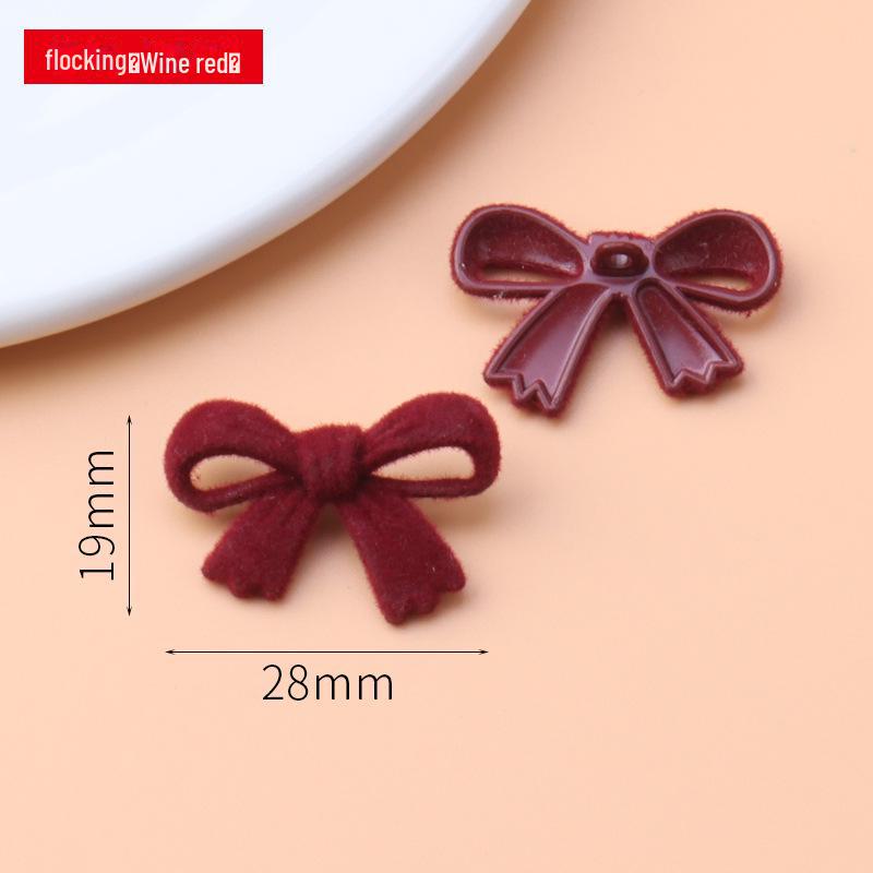 

Декоративные женские свитера с пуговицами и детские топы с аксессуарами