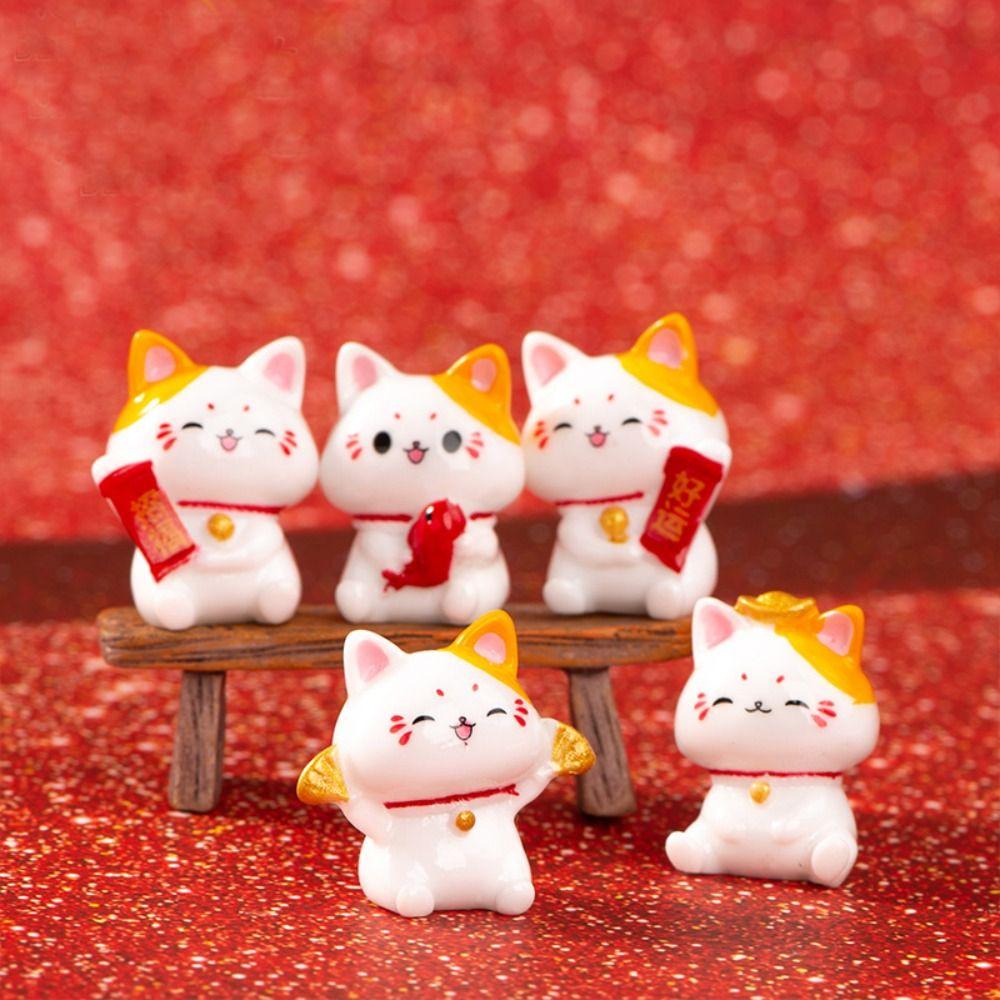 Cute Lucky Cat Car Ornaments Mini Cat Micro Landscape Ornament Fortune Cat Figurines Desktop