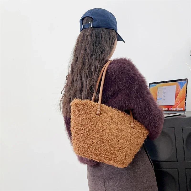 Luxury Faux Lamb Wool Tote Bag Winter Plush Handbag for Women Trendy Large Capacity Soft Fleece Shoulder Bag