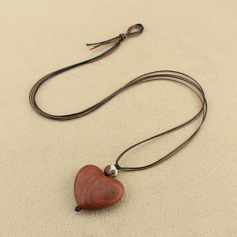 Portable Sturdy Wood Heart Pendant Necklace Accessory for Women Who Appreciate Handmade Artistics Fashion Accessories