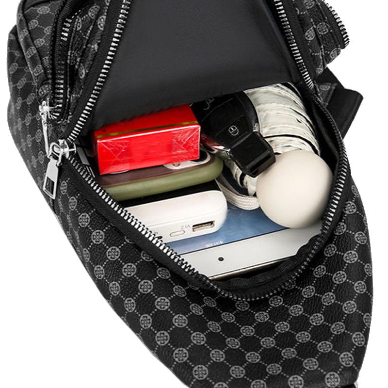 The neutral shoulder bag for men and women is suitable for travel and has multi-functional features.