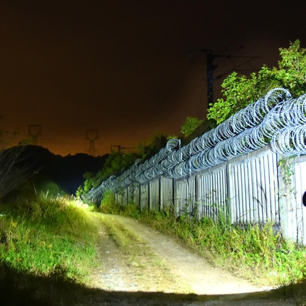 פנס ראש LED חזק חמישה ראשים טעינת USB פנס ראש קטן מותקן על הראש מנורת כרייה חיצונית