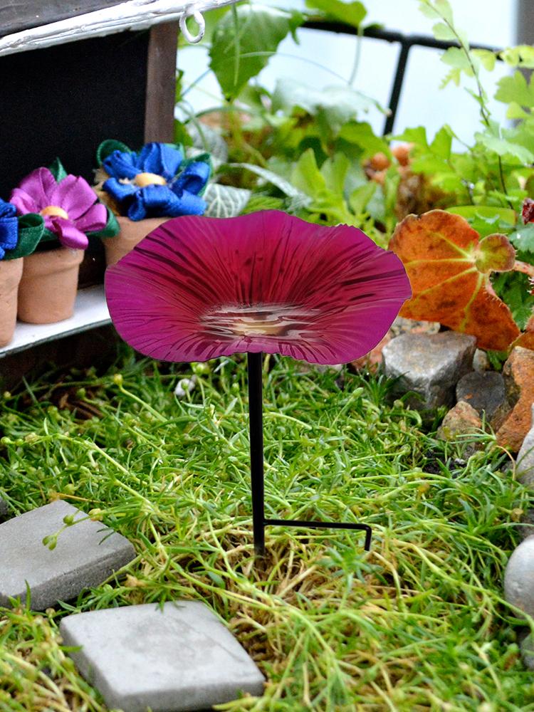 Bird waterer and feeding station Outdoor Bird Bath Pole Water Feeder Flower Shape Decorative Feeding Station Garden Decor