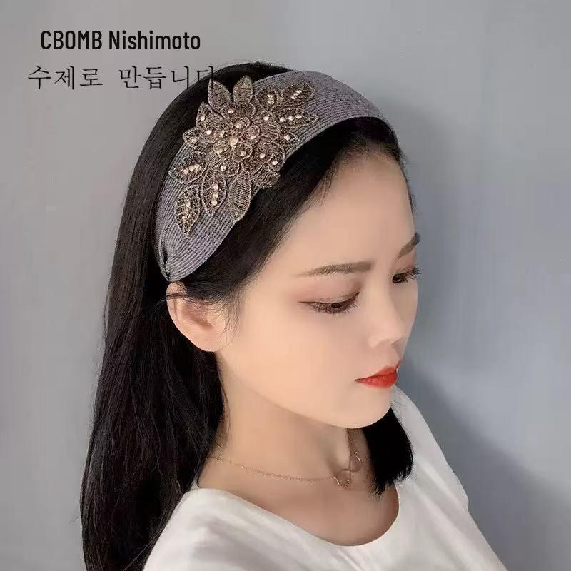 Elegant Wide-Brim Flower Headband – Breathable, Non-Slip Hair Accessory for Women