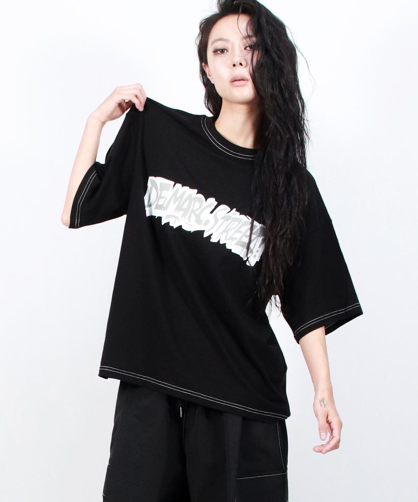 Deumakeu Text Graffiti Boxy Short Sleeve Tee - Black