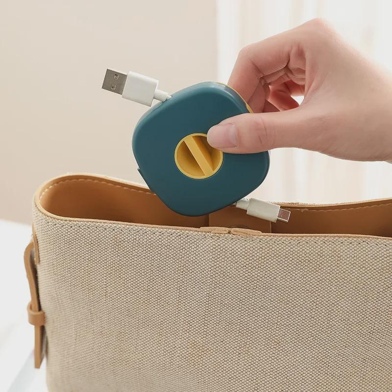 Organizador de Cabos Multiuso e Suporte para Telefone com Armazenamento para Fones de Ouvido