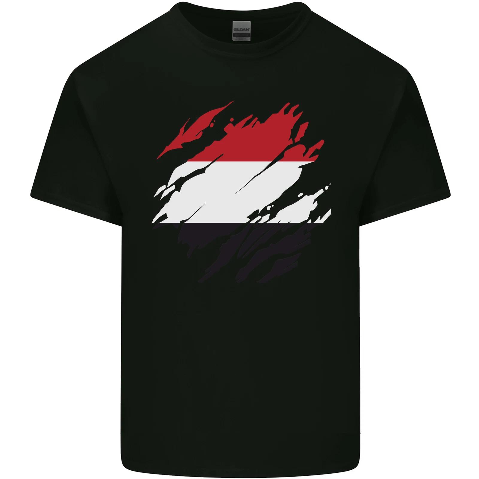 Torn Yemen Flag Yemeni Day Football Mens Light Cotton T-Shirt L