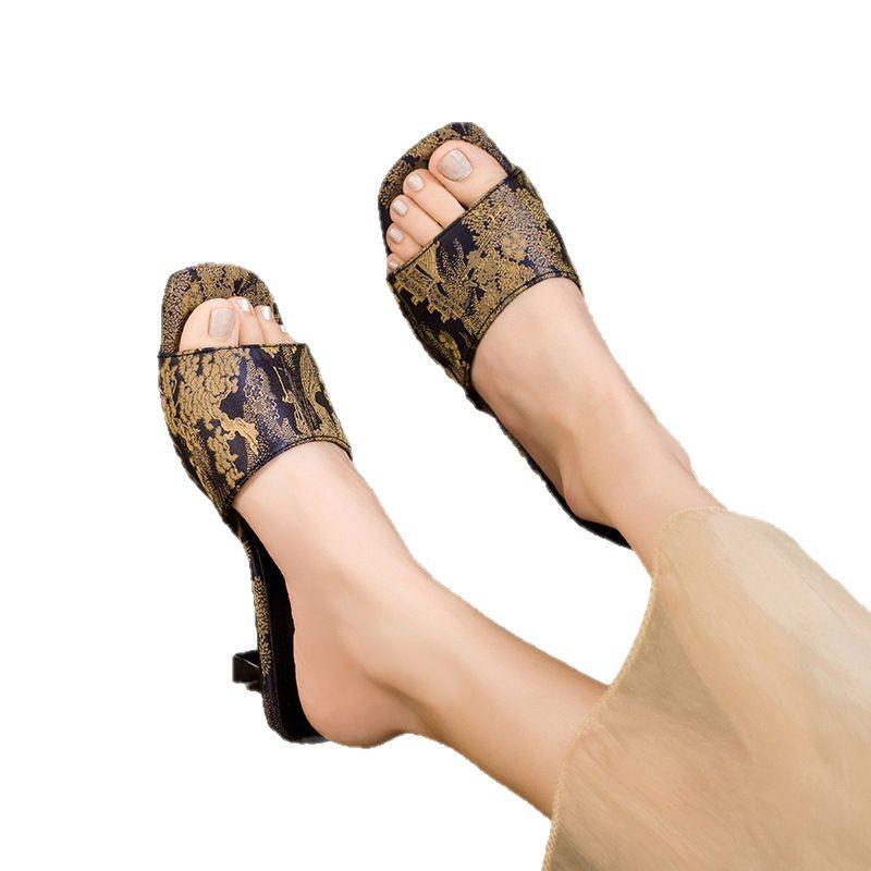 Sommarsvala tofflor mode damskor tunna klackar 2025 tryckt nationell stil nya fyrkantiga tår öppna högklackar