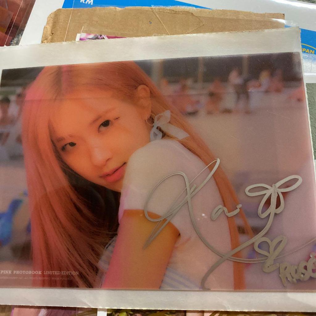 [USED] Blackpink Rosé autographed, handwritten, official polaroid-style card, sold individually