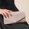 Champagnerfarbene gefaltete Umschlag-Clutch, Elegante Abend-Umhängetasche mit abnehmbarem goldenem Kettenriemen, für Hochzeiten und formelle Veranstaltungen
