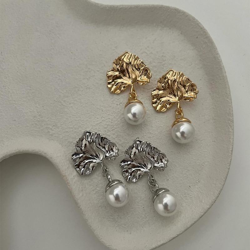 Imitation pearl earrings retro fashion earrings light luxury high-end women's niche asymmetric stud earrings