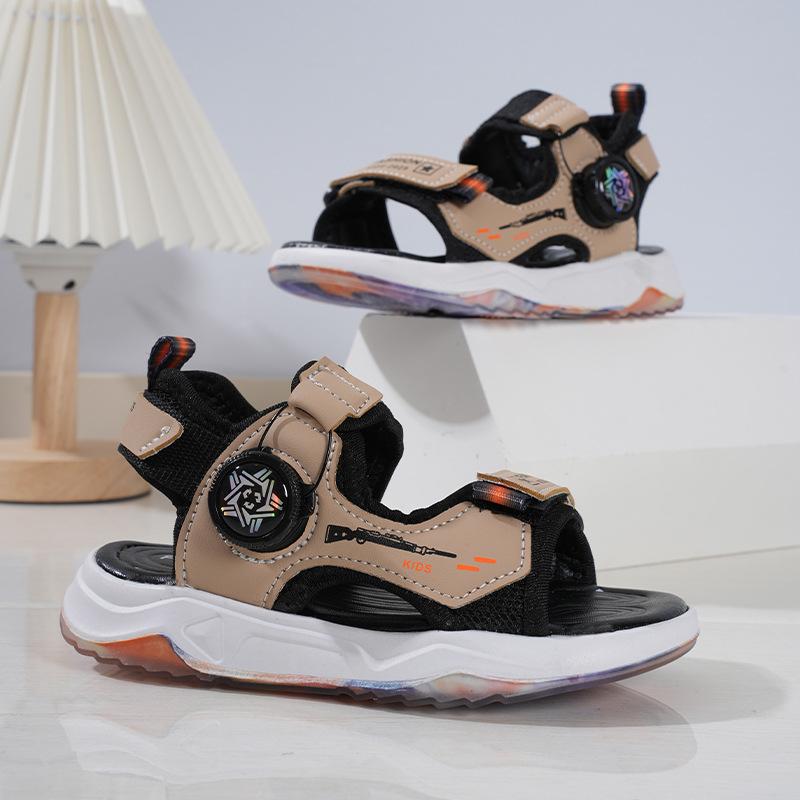 New style summer sandals for boys, featuring a rotating buckle and open-toe design, perfect for beach wear and suitable for children of various sizes