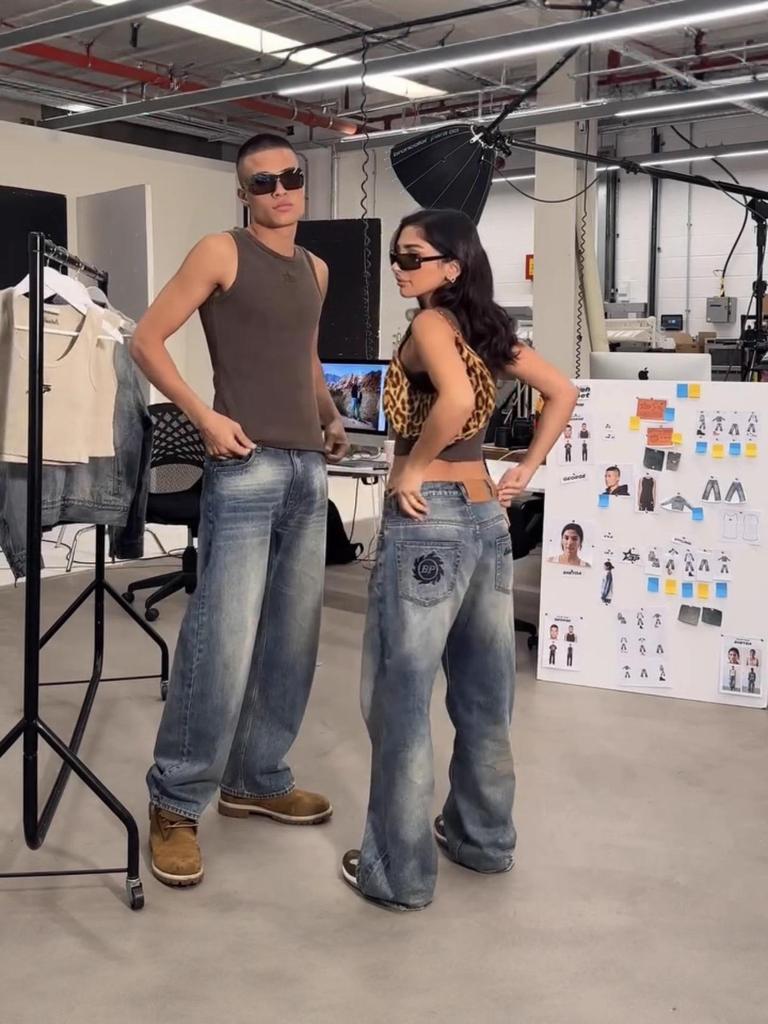 Neue trendige Unisex-Denimjacke mit gesticktem Broken Planet