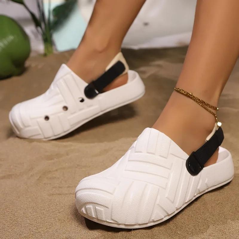 Fashion 2025 Slip Resistant Laboratory Doctor Clogs Women Medical Shoes Ultra Light Surgical Shoes Breathable Garden Work Slippers