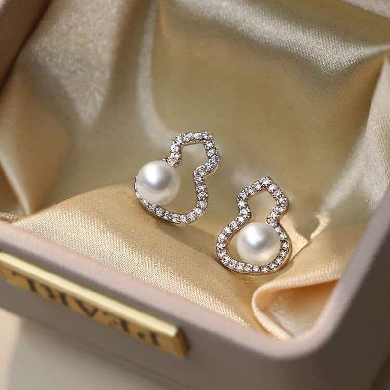 18K Gold Plated Good Luck Gourd Pearl Earrings: Natural Freshwater Pearl Studs for Women.
