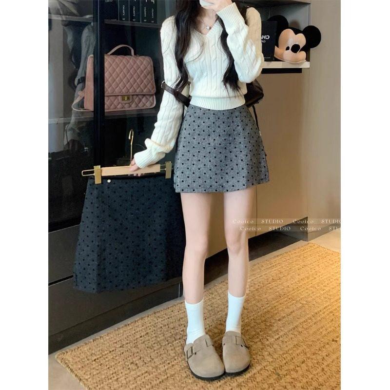 Elegant High-Waisted Black Wool A-line Glitter Skirt for Women - Autumn Slimming Hip-Hugging Design
