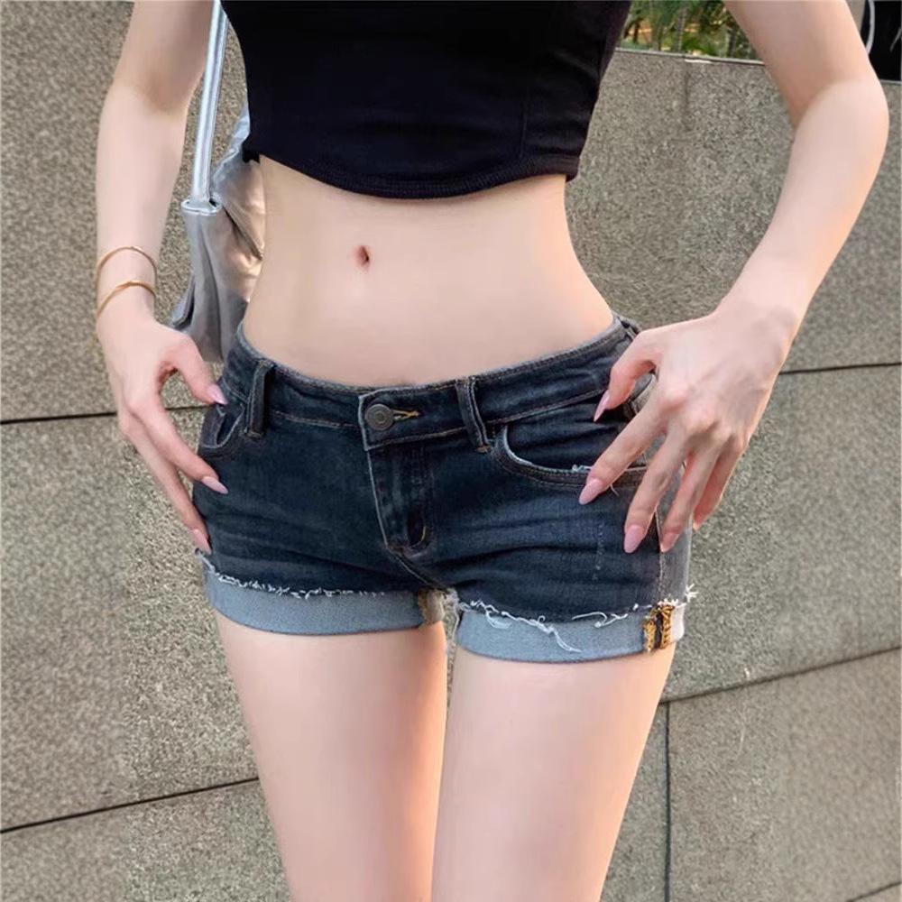 Damen Retro Denim Shorts mit niedrigem Bund - Schlankmachend, Rollsaum, Petite-Passform, Würziges Styling