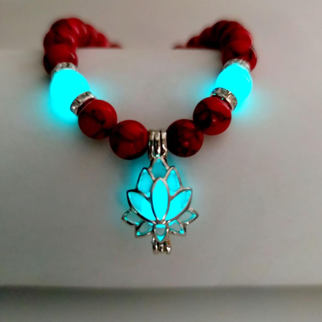 Náramek s tyrkysovými korálky Buddhy - Svítící náramek s energií lotosu a sanskrtským designem pro jógu a meditaci