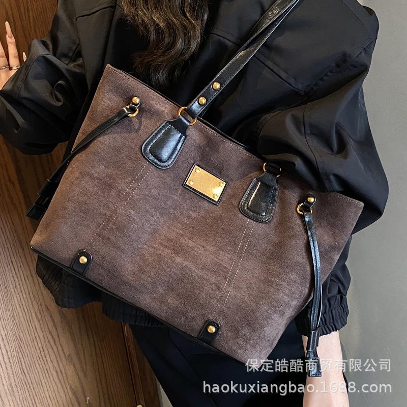 Large-capacity retro commuter tote bag 2025 women's new autumn and winter popular versatile casual fashion trendy shoulder bag