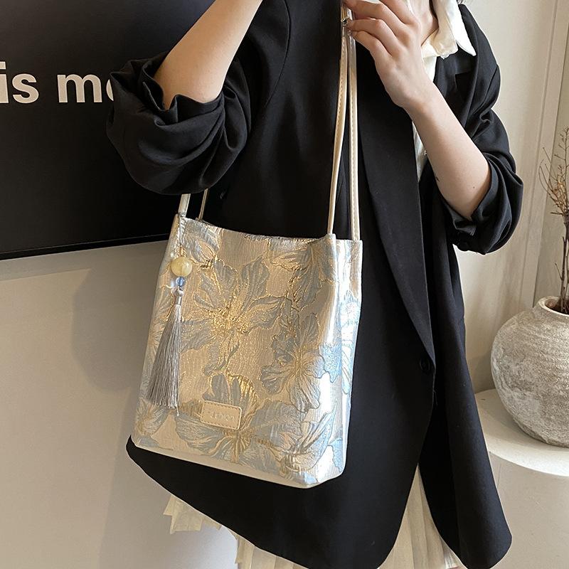 Bag Women's New Fashion Embroidery Casual Versatile Shoulder Bag